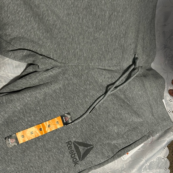 Reebok women’s jogger - Picture 2 of 4